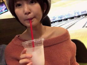 【素人ハメ撮り】ショートカットが似合うユーリちゃんとデート！映画館を見てタピオカ飲んでボウリング！そのあとはホテルでハメ撮りセックス！https://bit.ly/3PL7S69